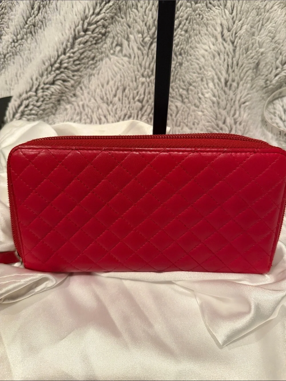 CHANEL elegant zip